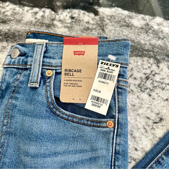 LEVI’S Ribcage Bells Dark 26 x 32 NWT - Picture 5 of 6